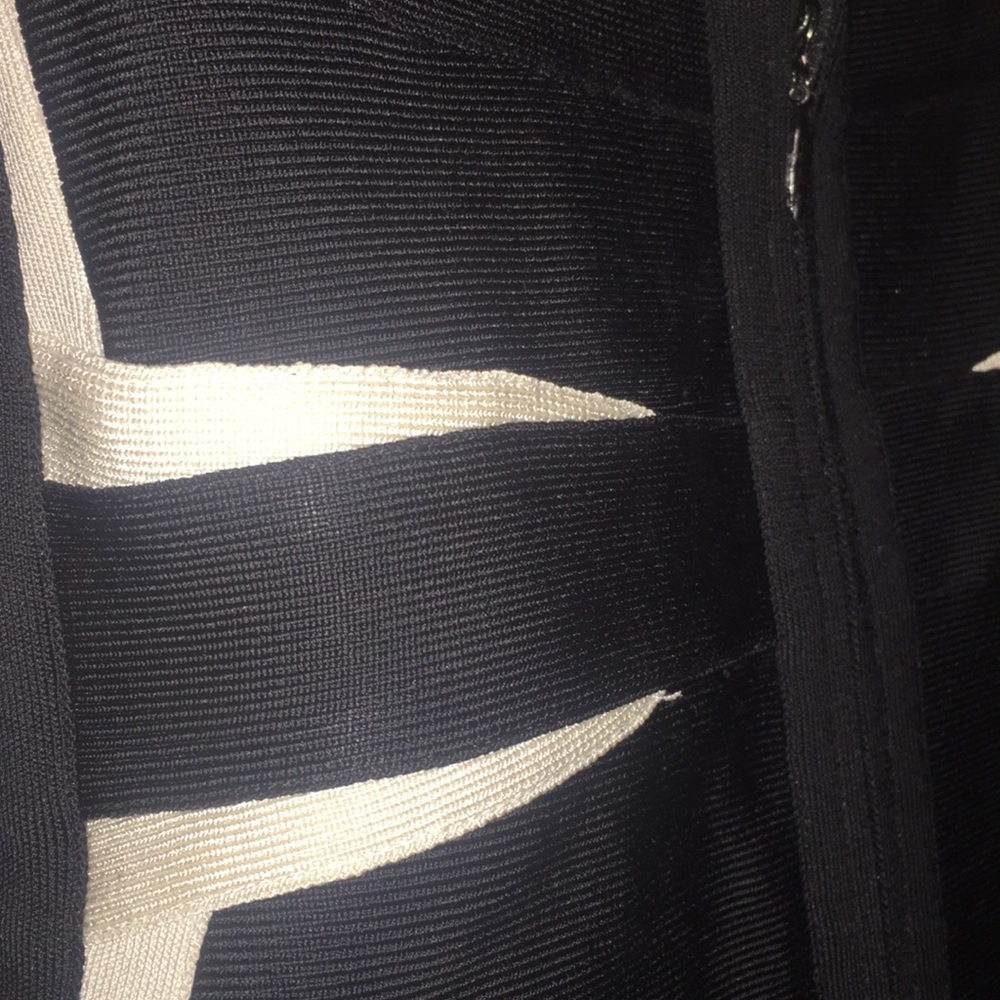 HERVE LEGER SIZE M BLACK WITH HINT OF WHITE - Picture 9 of 15